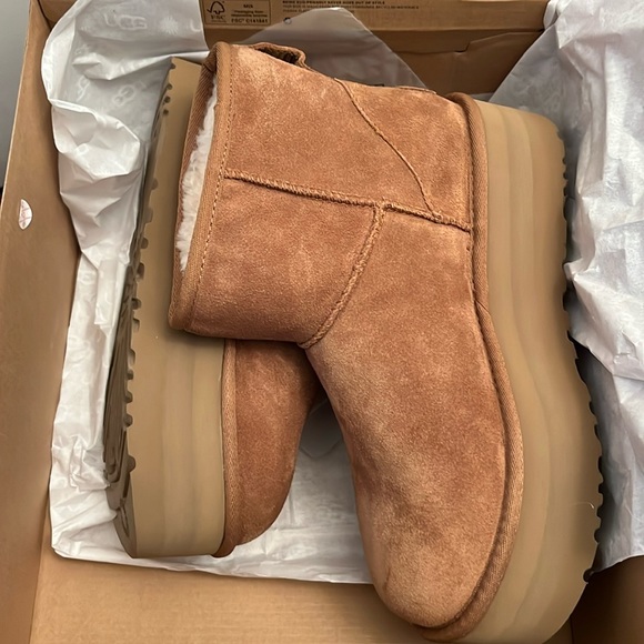 Uggs classic mini platforms. Size 8, chestnut,New in box! Sold out everywhere - Picture 1 of 4